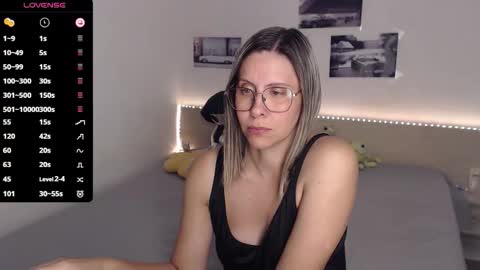 Snapshot of justmexy7 chatting on 09-23-25, 04:21 Julie online show from 09-23-25, 04:21