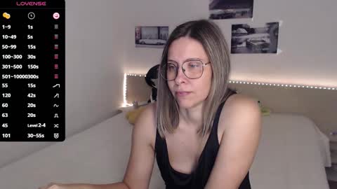 Snapshot of justmexy7 chatting on 10-15-25, 04:01 Julie online show from 10-15-25, 04:01