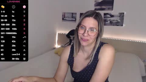 Julie online show from 11-08-25, 05:23