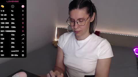 Julie online show from 07-09-26, 04:11