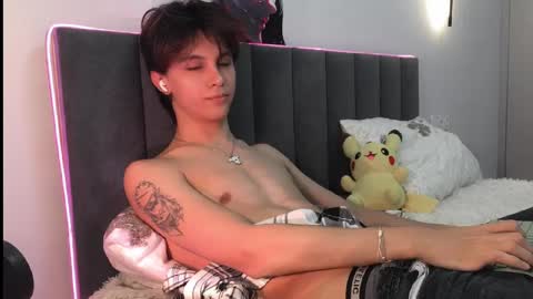 Snapshot of k0sta_32 chatting on 02-13-25, 04:32  k0sta online show from 02-13-25, 04:32