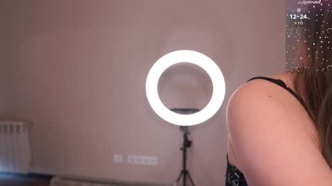 Snapshot of k_kimikooo chatting on 01-21-25, 04:32 Amely online show from 01-21-25, 04:32