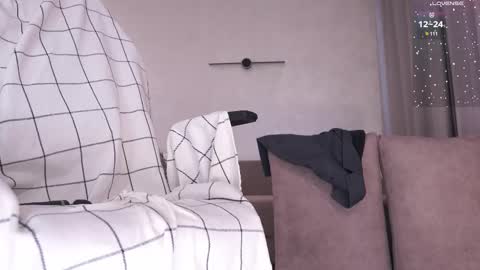 Snapshot of k_kimikooo chatting on 02-27-25, 08:17 Amely online show from 02-27-25, 08:17