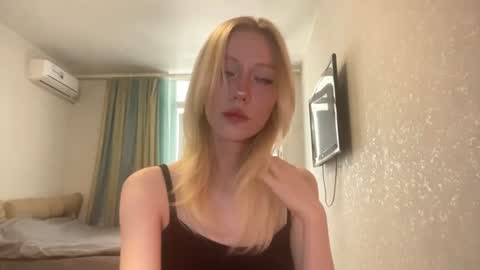 Mia 1st day here online show from 07-11-26, 12:08
