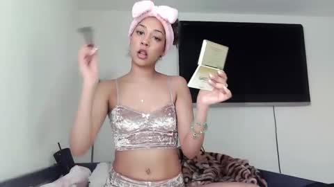 Snapshot of kaelagreen chatting on 02-20-25, 07:30 kaelagreen online show from 02-20-25, 07:30