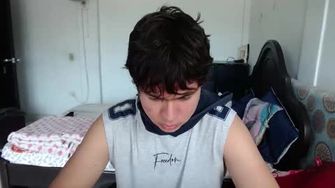 Snapshot of kafer_1022 chatting on 12-15-25, 01:59 kafer online show from 12-15-25, 01:59