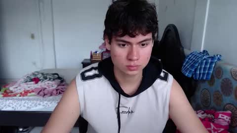 Snapshot of kafer_1022 chatting on 12-19-25, 06:37 kafer online show from 12-19-25, 06:37