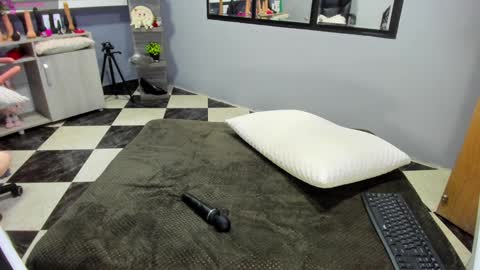 Antonella online show from 12-24-24, 08:55