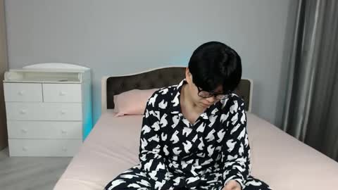 Snapshot of kai_chicken chatting on 12-04-25, 01:15 Kai Chicken online show from 12-04-25, 01:15