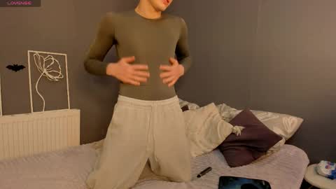 Snapshot of kai_milller chatting on 03-20-26, 07:52 Kai online show from 03-20-26, 07:52