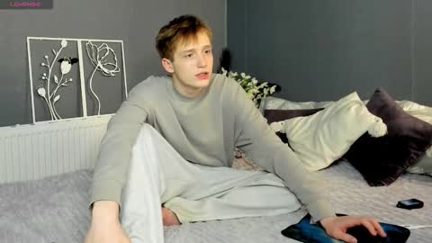 Snapshot of kai_milller chatting on 03-22-26, 03:32 Kai online show from 03-22-26, 03:32