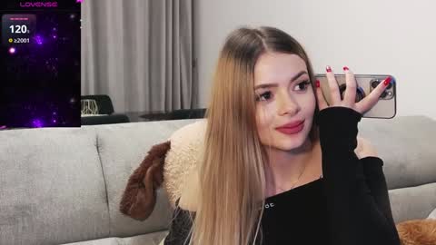 Snapshot of kailyn_moen01 chatting on 01-16-25, 01:37 Kailyn online show from 01-16-25, 01:37