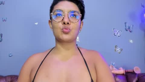 kaira_mosse_ online show from 10-26-25, 12:33