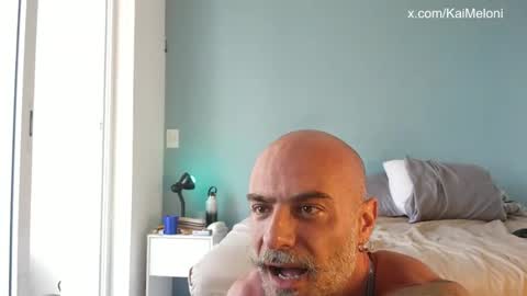 Snapshot of kairos_xx chatting on 10-17-25, 01:03 Kairos Meucci online show from 10-17-25, 01:03