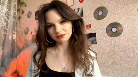 Snapshot of kaitlinmorphis chatting on 05-17-26, 08:55 Roniy online show from 05-17-26, 08:55