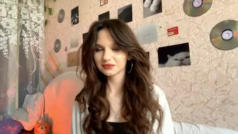 Snapshot of kaitlinmorphis chatting on 05-19-26, 07:58 Roniy online show from 05-19-26, 07:58