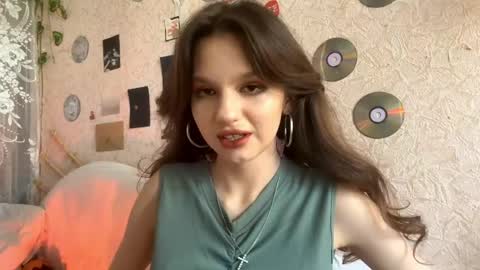 Snapshot of kaitlinmorphis chatting on 05-24-26, 10:31 Roniy online show from 05-24-26, 10:31