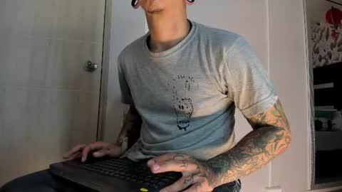 Snapshot of kaletattoos chatting on 07-12-26, 11:56 Kale online show from 07-12-26, 11:56