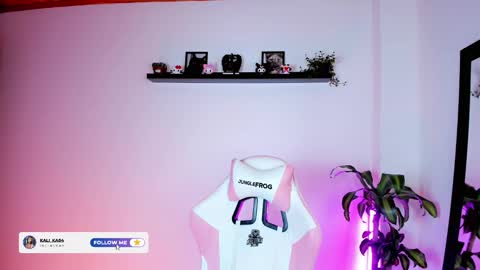 Snapshot of kali_ka chatting on 10-29-25, 09:16 Kali Ka Please help me with your thumbs up its important dont forget my birthday on October 26 online show from 10-29-25, 09:16