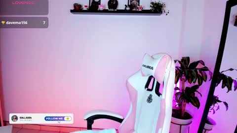 Snapshot of kali_ka chatting on 11-15-25, 06:04 Kali Ka Please help me with your thumbs up its important dont forget my birthday on October 26 online show from 11-15-25, 06:04