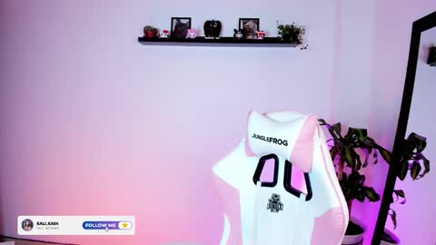 Snapshot of kali_ka chatting on 11-24-25, 06:29 Kali Ka Please help me with your thumbs up its important dont forget my birthday on October 26 online show from 11-24-25, 06:29