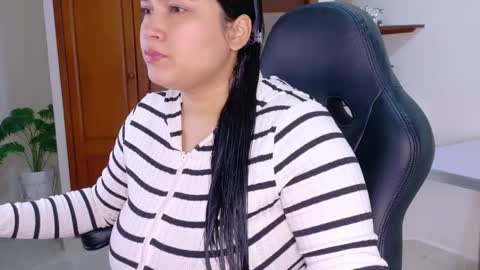 Snapshot of kali_sweet chatting on 06-09-26, 01:50 AndreaLactating online show from 06-09-26, 01:50