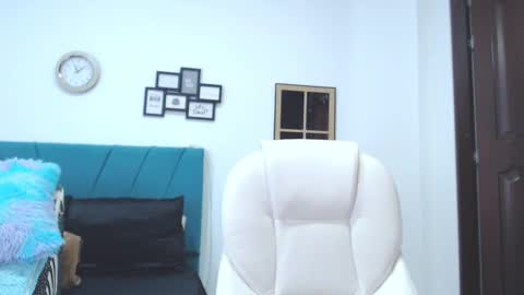 Kamilalopez online show from 01-26-25, 04:41