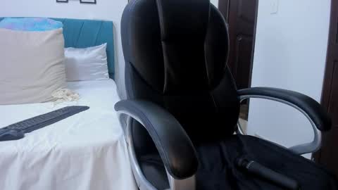 Kamilalopez online show from 10-25-25, 11:10