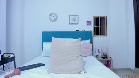 Kamilalopez online show from 04-01-26, 01:06