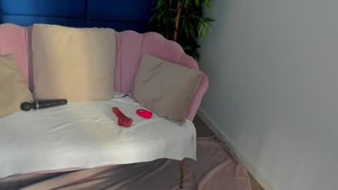 Snapshot of kamafeels chatting on 11-01-25, 06:15 KamaFeels online show from 11-01-25, 06:15