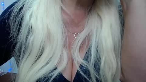 Snapshot of kamaliasim chatting on 01-27-25, 01:26 KamaliaSim online show from 01-27-25, 01:26