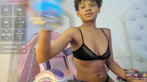 Snapshot of kamila_arias chatting on 12-19-24, 10:32 online show from 12-19-24, 10:32