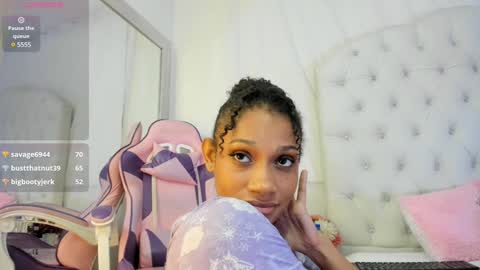 Snapshot of kamila_arias chatting on 01-06-25, 03:29 online show from 01-06-25, 03:29