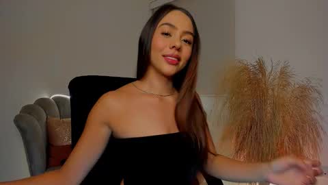 Snapshot of kamilamonroe chatting on 12-23-25, 03:15 Kamila Monroe online show from 12-23-25, 03:15