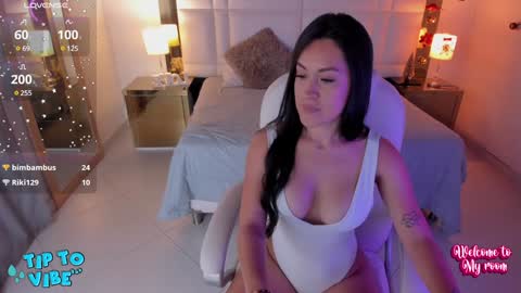 Snapshot of kamillaxx chatting on 12-21-24, 05:29 Kamila online show from 12-21-24, 05:29