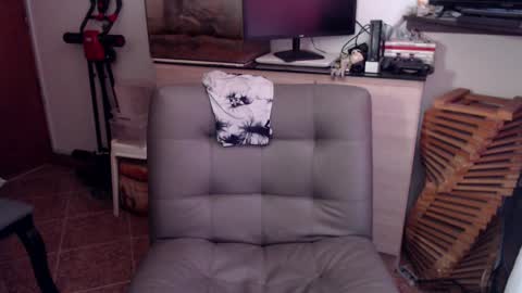 Snapshot of kamillaxx chatting on 09-10-25, 05:35 Kamila online show from 09-10-25, 05:35