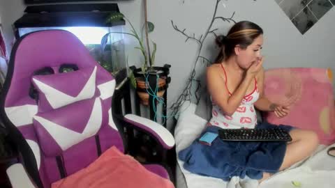 Snapshot of kamillaxx chatting on 09-27-25, 11:43 Kamila online show from 09-27-25, 11:43