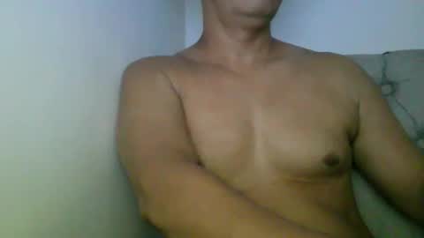 Snapshot of kamilo69_ chatting on 12-14-25, 01:55 Kamilo online show from 12-14-25, 01:55