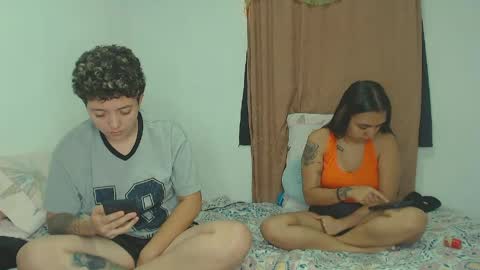 Snapshot of kammy_cami chatting on 05-27-26, 02:03 kammy y camila online show from 05-27-26, 02:03