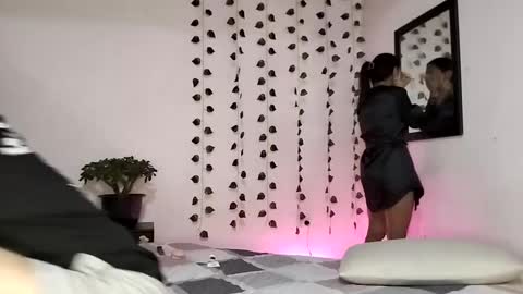 Snapshot of kamurasaki_atsui chatting on 01-25-25, 12:05 Komurasaki atsui online show from 01-25-25, 12:05