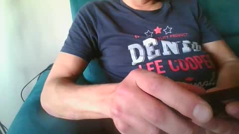 Snapshot of kanaletto chatting on 12-16-25, 01:27 Mario online show from 12-16-25, 01:27