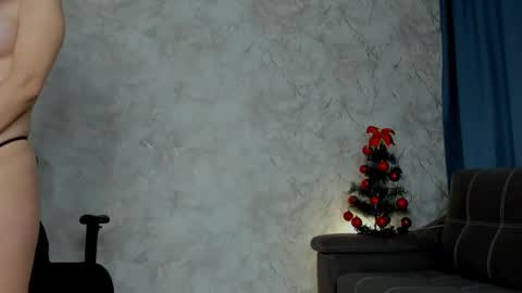 Snapshot of kaow65 chatting on 12-18-24, 01:37 Emma online show from 12-18-24, 01:37