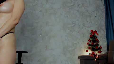 Snapshot of kaow65 chatting on 12-29-24, 04:59 Emma online show from 12-29-24, 04:59