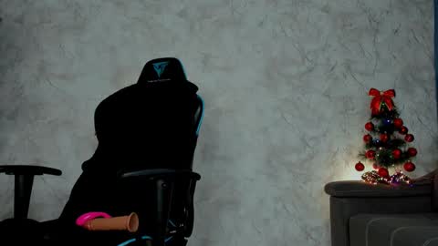 Snapshot of kaow65 chatting on 01-06-25, 04:04 Emma online show from 01-06-25, 04:04