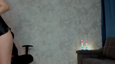 Snapshot of kaow65 chatting on 01-09-25, 01:18 Emma online show from 01-09-25, 01:18