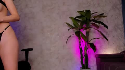 Snapshot of kaow65 chatting on 02-08-25, 03:19 Emma online show from 02-08-25, 03:19