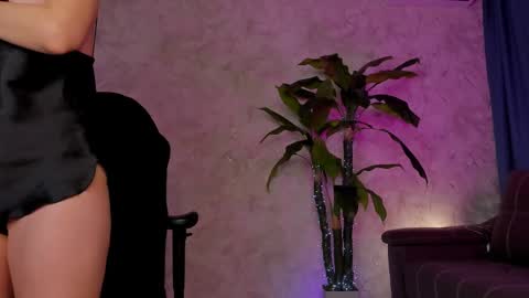 Snapshot of kaow65 chatting on 02-25-25, 01:52 Emma online show from 02-25-25, 01:52