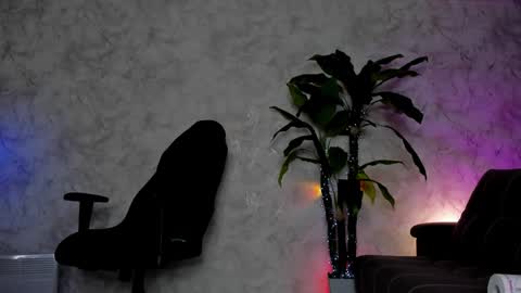 Snapshot of kaow65 chatting on 11-05-25, 04:12 Emma online show from 11-05-25, 04:12