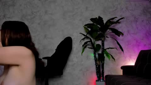 Snapshot of kaow65 chatting on 12-01-25, 01:32 Emma online show from 12-01-25, 01:32