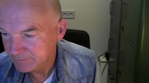 Snapshot of kapitein_rob chatting on 09-11-25, 04:56 Robbie online show from 09-11-25, 04:56